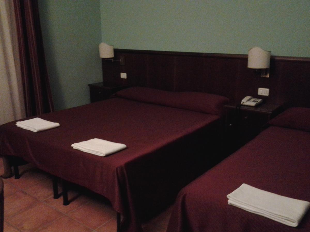 Hotel Casale Maginulfo Roccamandolfi Habitación foto